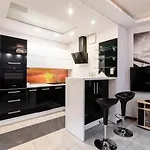 Notabene Wola شقة فندقية 3*